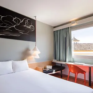 Ibis إشبيلية